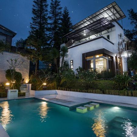 Villa Alessa Puncak Exterior foto
