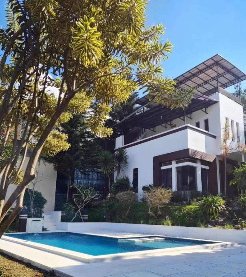 Villa Alessa Puncak Exterior foto