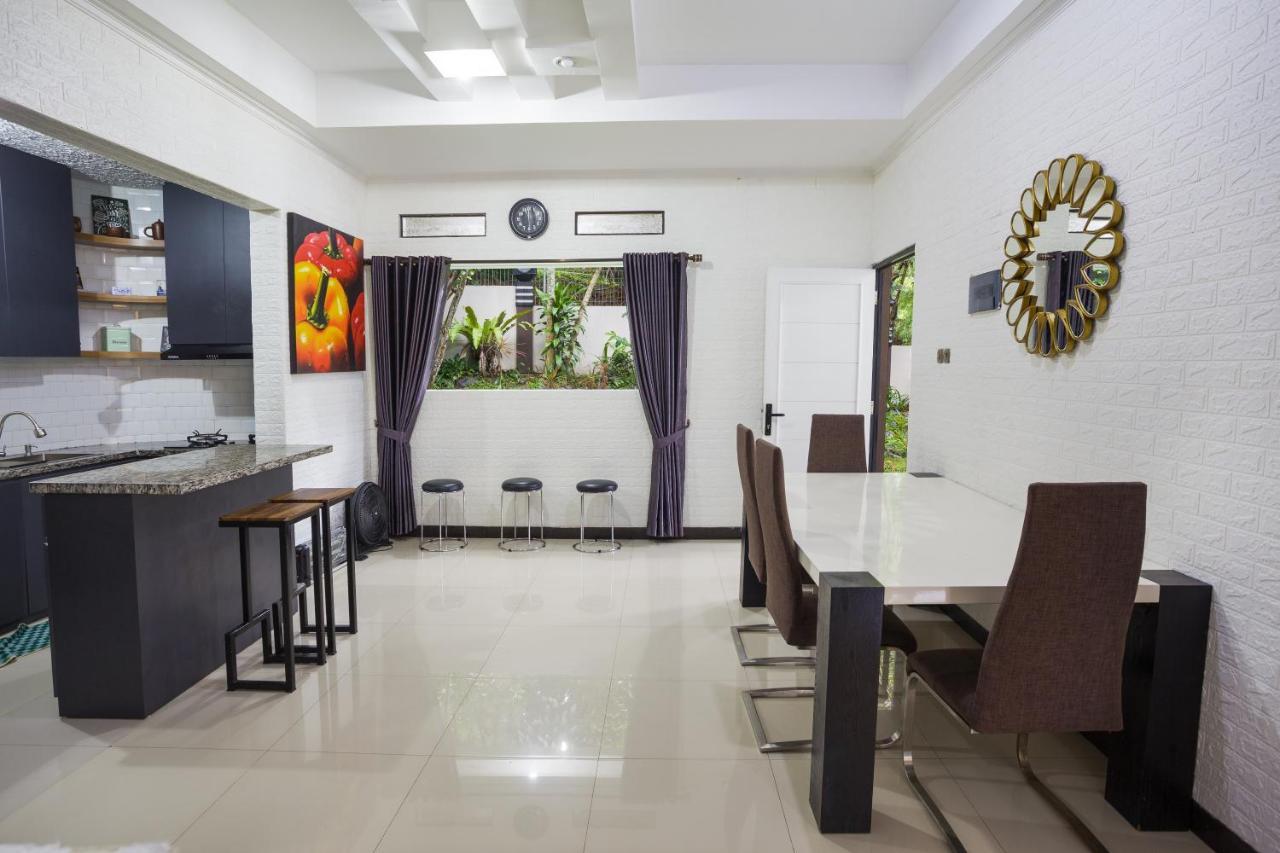 Villa Alessa Puncak Exterior foto