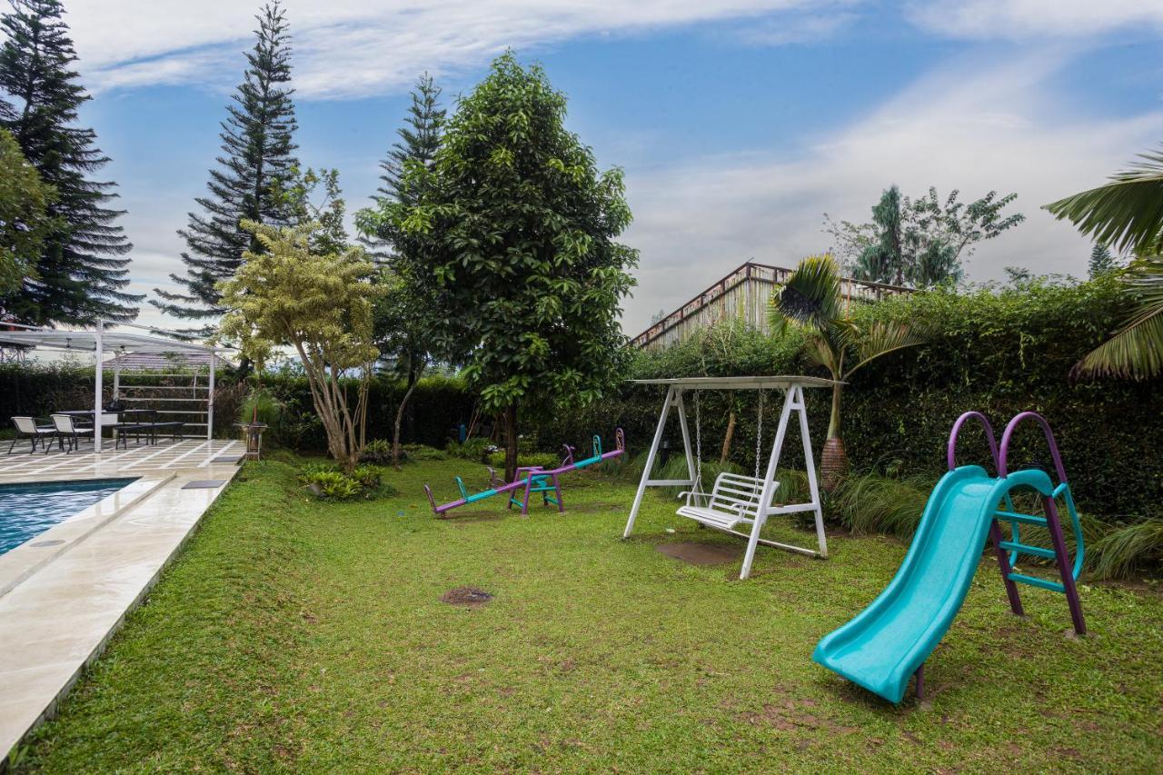 Villa Alessa Puncak Exterior foto